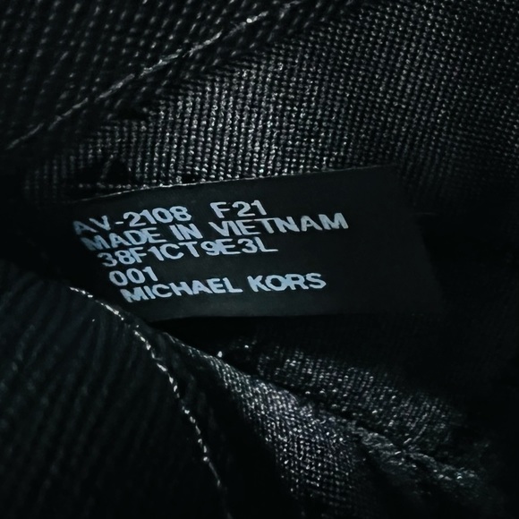 Michael Kors Jet Set Charm Medium Zip Around Wallet - Picture 13 of 16